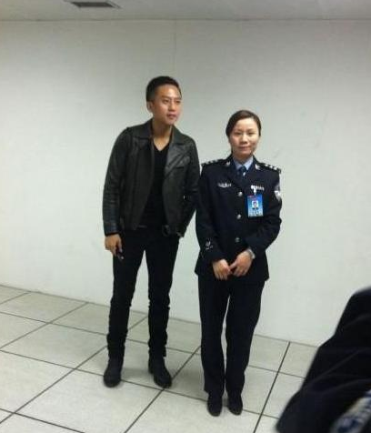 看明星考驾照,邓超考试被2位考官轮流站岗,得知真相后太好笑了