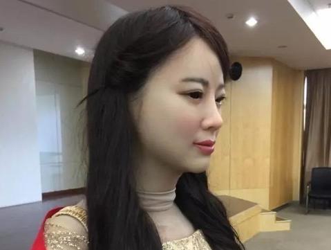 中国首个女机器人现世,外表明艳动人,这项功能让人感到惊喜
