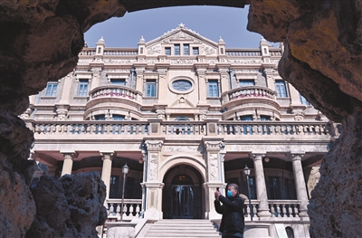 您请看好! 这是三年后的 盛京皇城