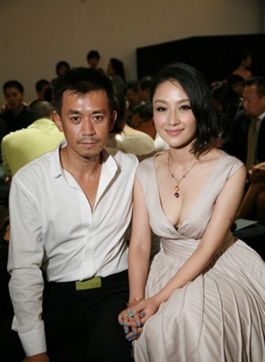 她是少奶奶专业户,和范冰冰前男友离婚,今与小5岁男友甜蜜交往