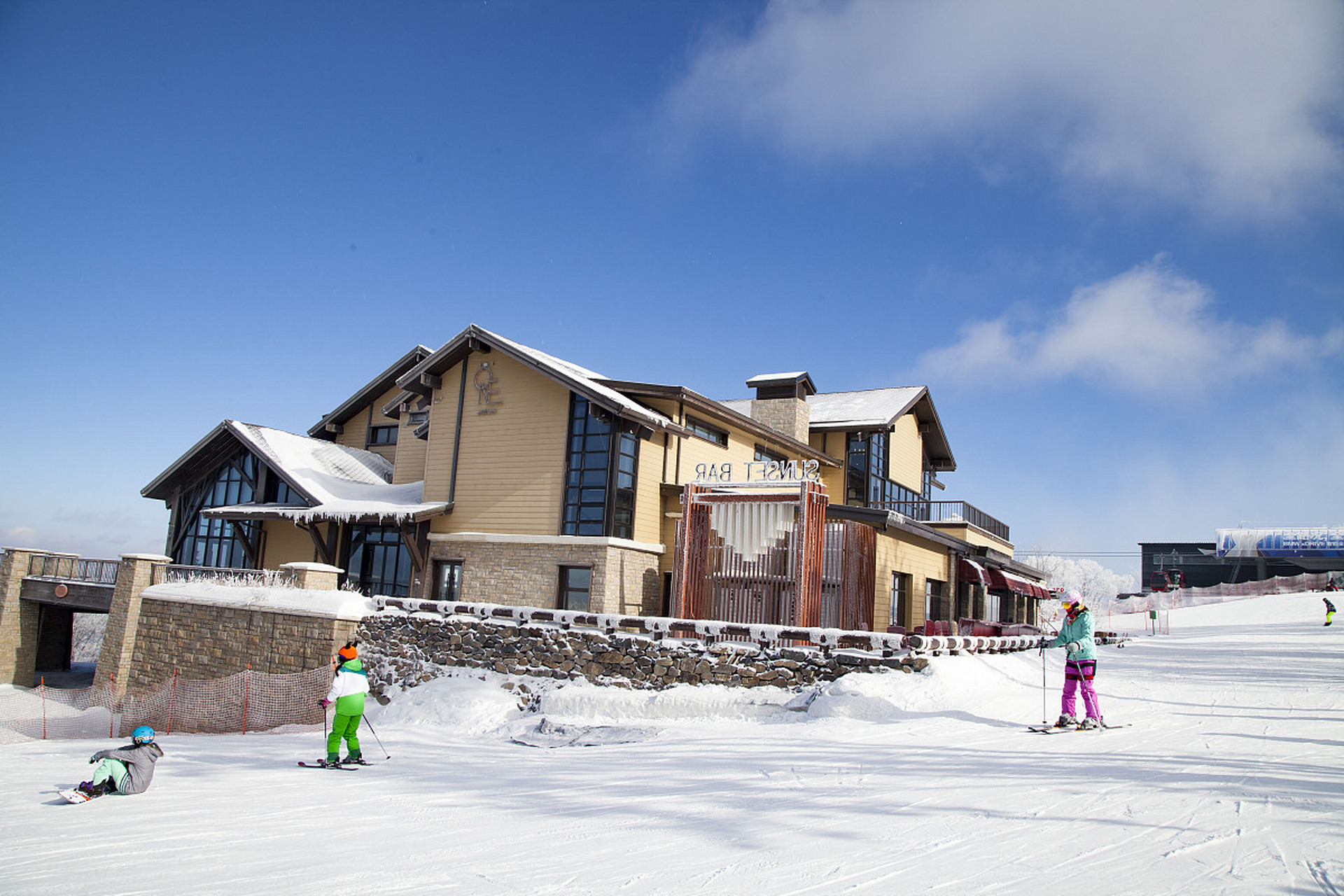 雪乡酒店高达3000元  大年初二价格涨价至3519元,这个时间段雪乡价格