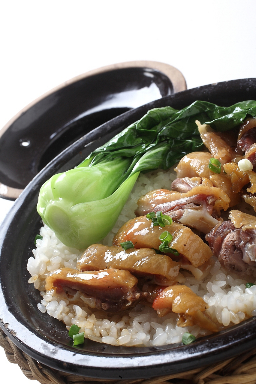 一起游广东# 在中国的美食文化中,煲仔饭是一种非常受欢迎的菜品.