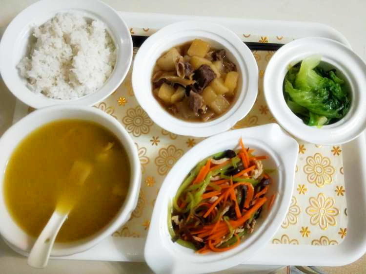 每天教你花样吃-七顿花样月子餐,这样搭配,能把产妇吃美了