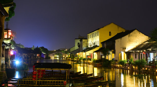 在这里可以看到小桥流水,苏州古镇震泽! 震泽的夜景.