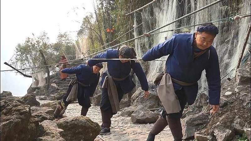 三峡纤夫 龙进溪口 拉纤驾船,旅游,旅途风光,好看视频