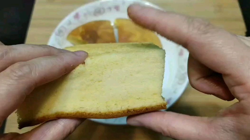 用电饭锅就能做出美味的蛋糕,蓬松不塌陷,赶快试一下吧!