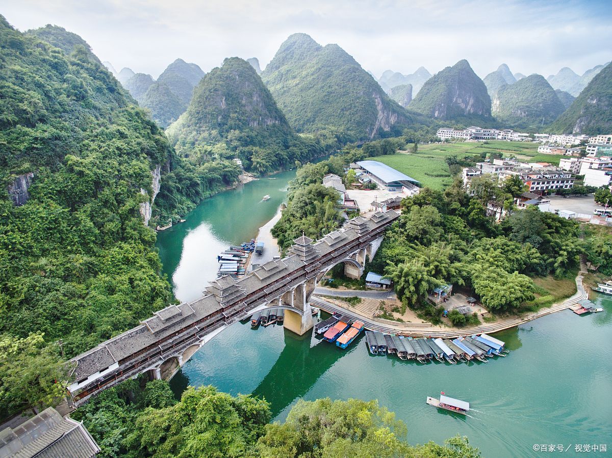 广西河池市是一个拥有丰富旅游资源的地区,拥有许多著名的景点和旅游