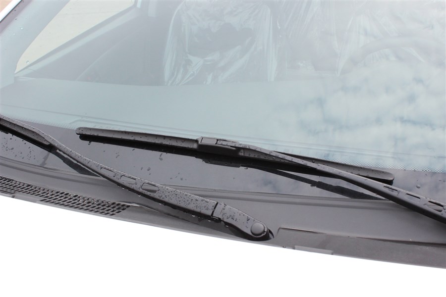 雨刮器刮不干净还吱吱响,完全可以靠这些方法解决,不要再浪费钱