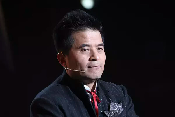 《星光大道》成名,大火后膨胀,被导演怒斥后的他现过得怎样?