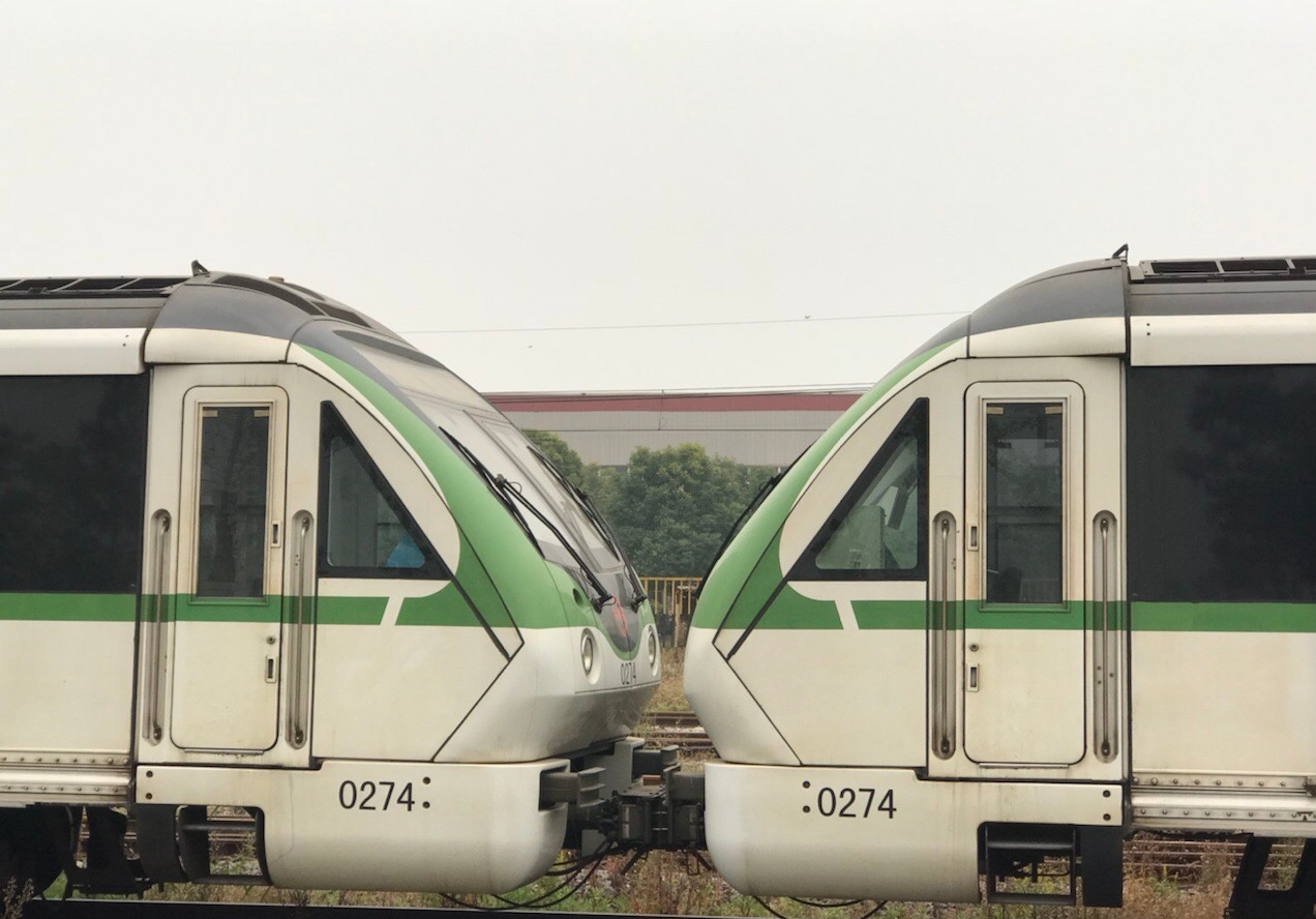 上海地铁2号线东段改造工程:4节重联8节列车亮相,站台也在改造