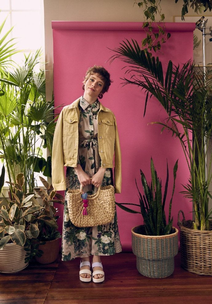 索菲·莉莉斯碎花系列大片来咯,少女感爆棚,时尚表现力太可