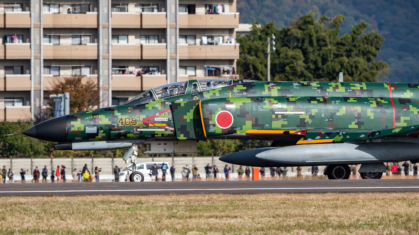 很多日本的军迷感觉这款迷彩与当时日军在太平洋战争时期,一款攻击机