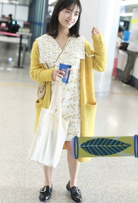 沈月碎花裙穿成膝盖裙,暴露了小短腿!她真的是160cm?