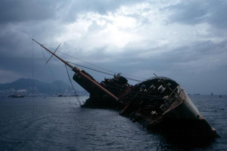 47年前的今天,当时世界上最大最豪华的邮轮在中国沉没!