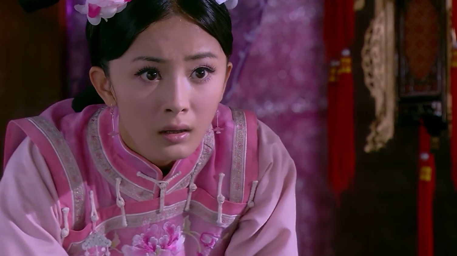 42011年《宫锁心玉》:讲述一个现代少女洛晴川,穿越到清朝,经历古代的