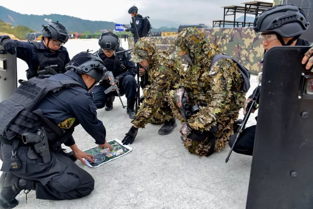 野外生存,武装奔袭,山地捕歼……特殊复杂环境考验特警实战能力