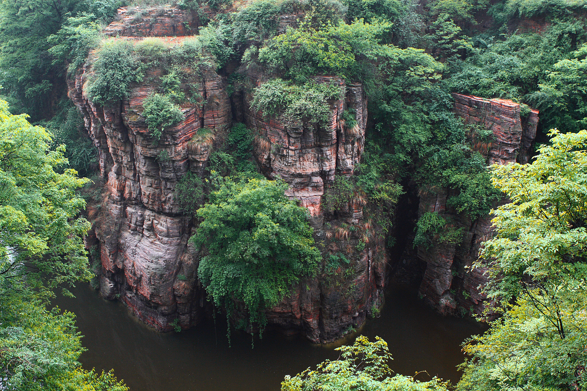 江西省鹰潭龙虎山,这里是中国第八处世界自然遗产,典型的丹霞地貌风景