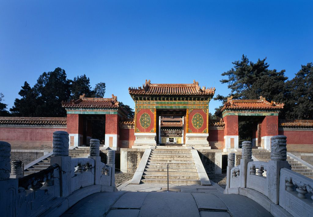 直击乾隆陵墓:弘历亲自挑选的风水宝地,同穴陪葬有五个女人