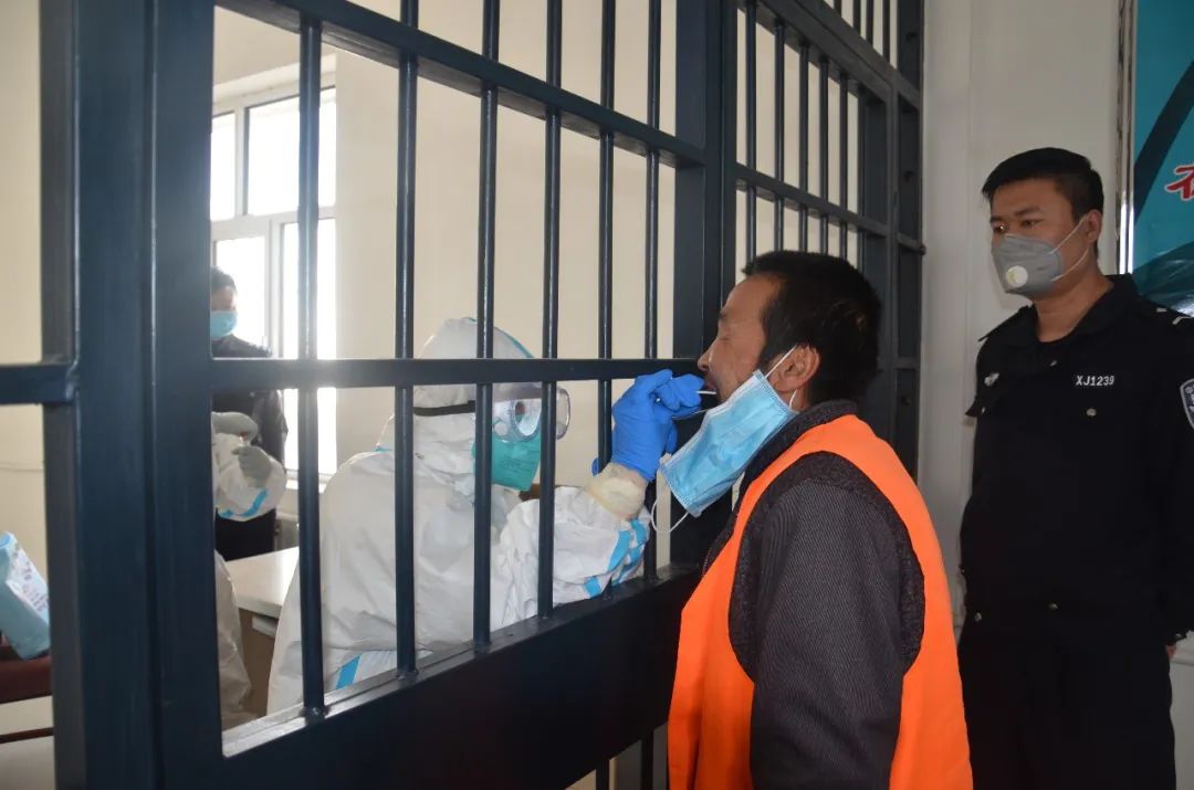 阻疫风采:阿右旗看守所开展核酸检测——守好防线!