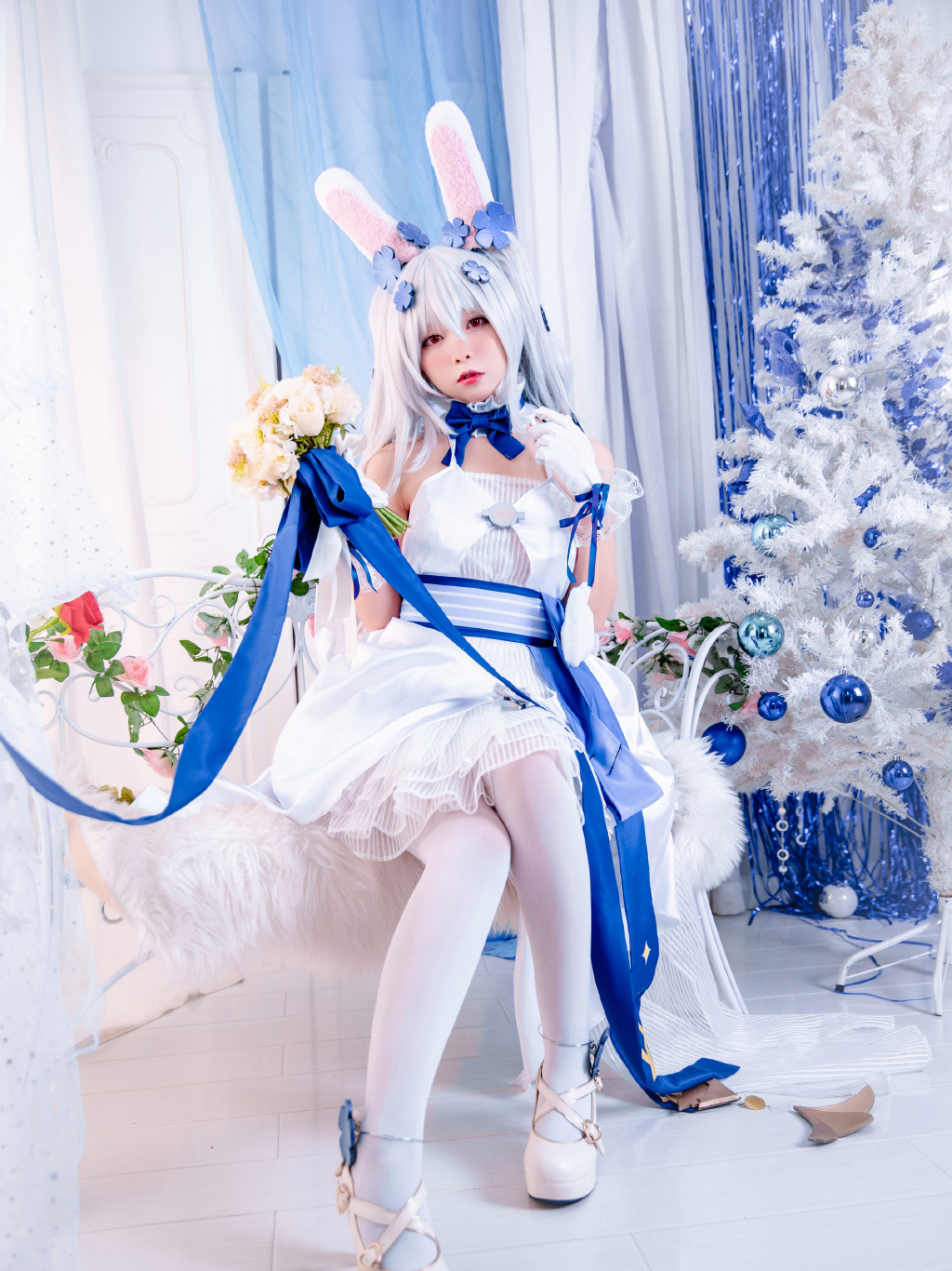 碧蓝航线拉菲cos:指挥官,这个耳朵不是真的,请不要再盯着看了