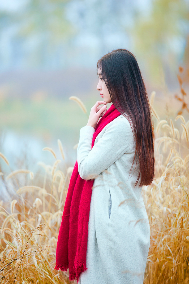 秋天风景人物拍照图片图片