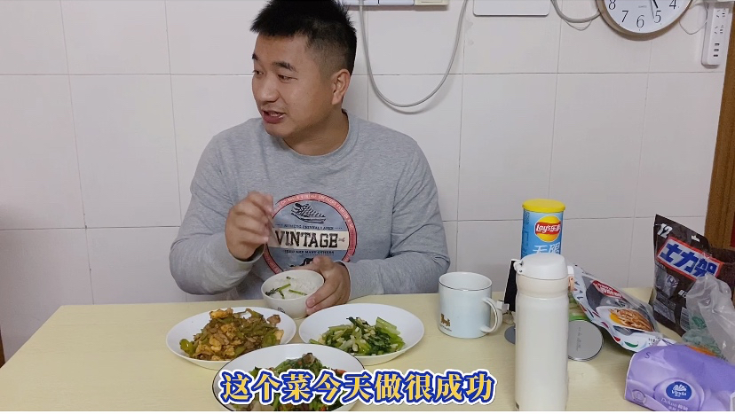 媳妇创新江西腊肉的做法,加皇帝菜爆炒,小伙尝完直呼米饭不够吃