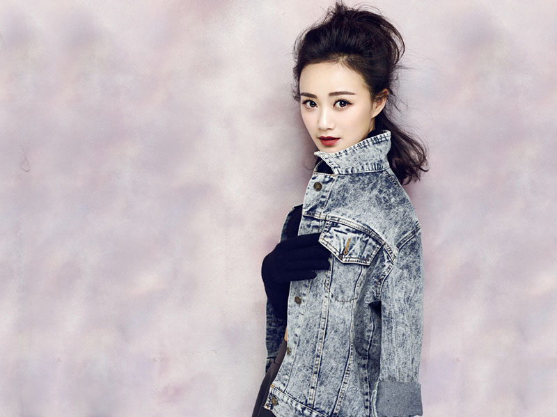 战菁一复古写真 皮裙露小蛮腰,超性感