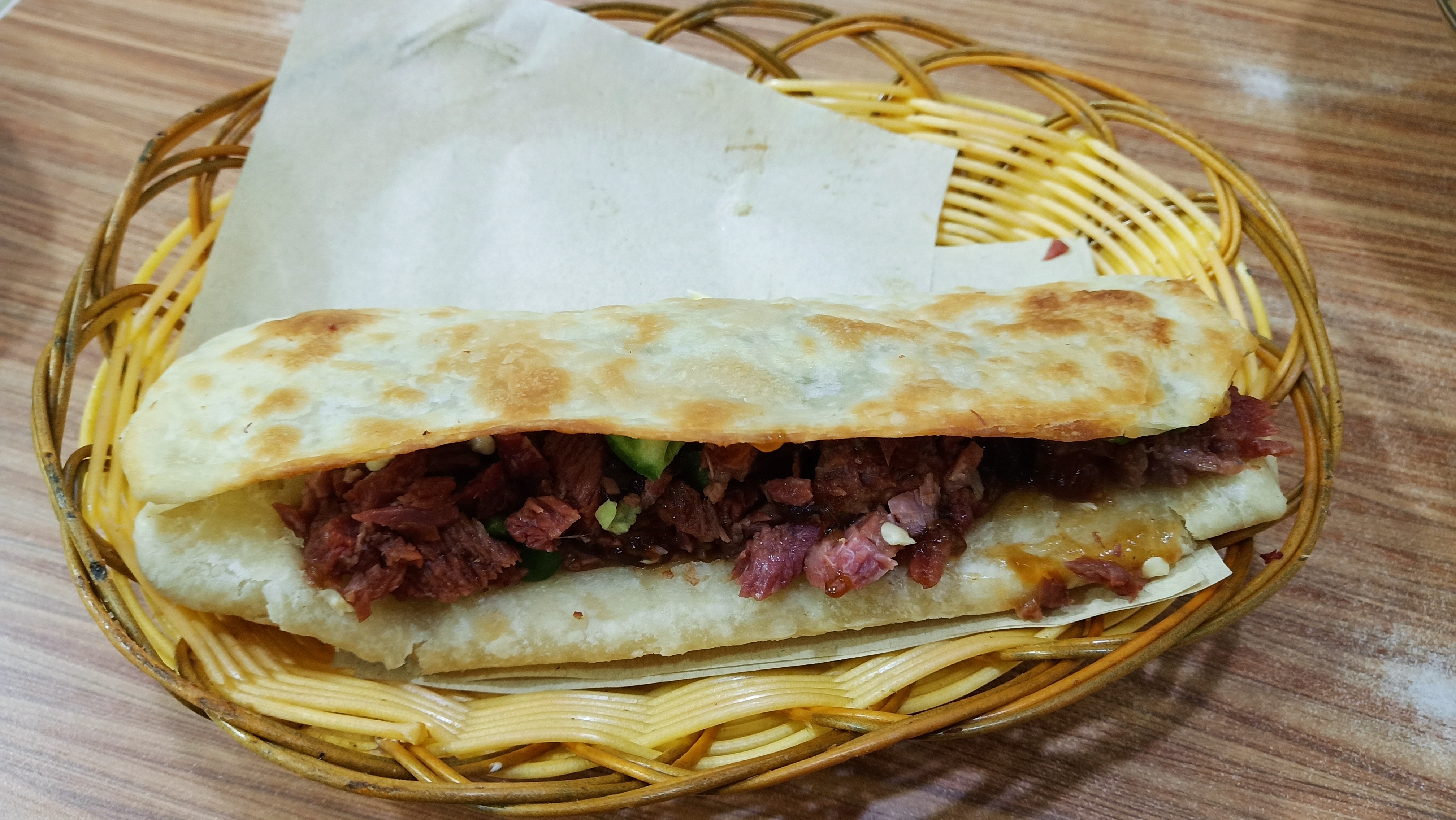 美味非常扎实,适合作为一顿简餐首选的驴肉火烧