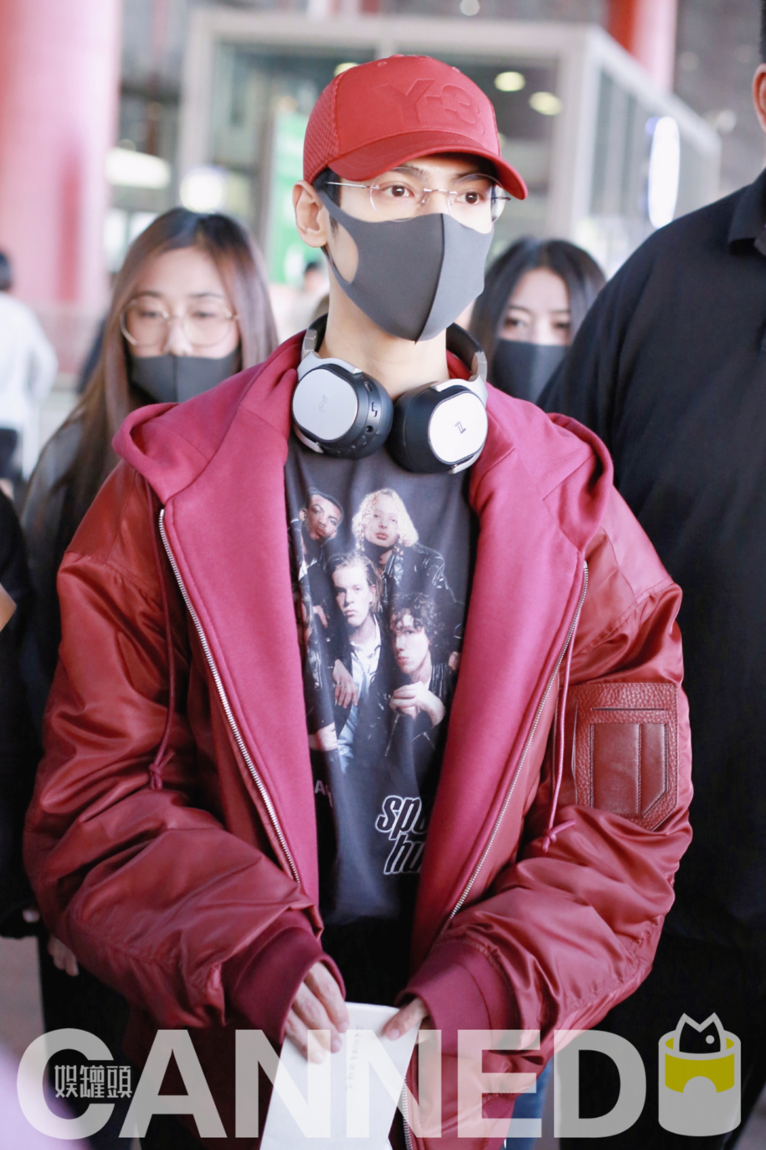 娱乐圈里眉眼生得超温柔的男孩子~罗云熙机场街拍来啦