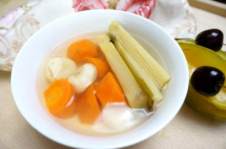 这个季节需要一碗清热去火的胡萝卜马蹄甘蔗水