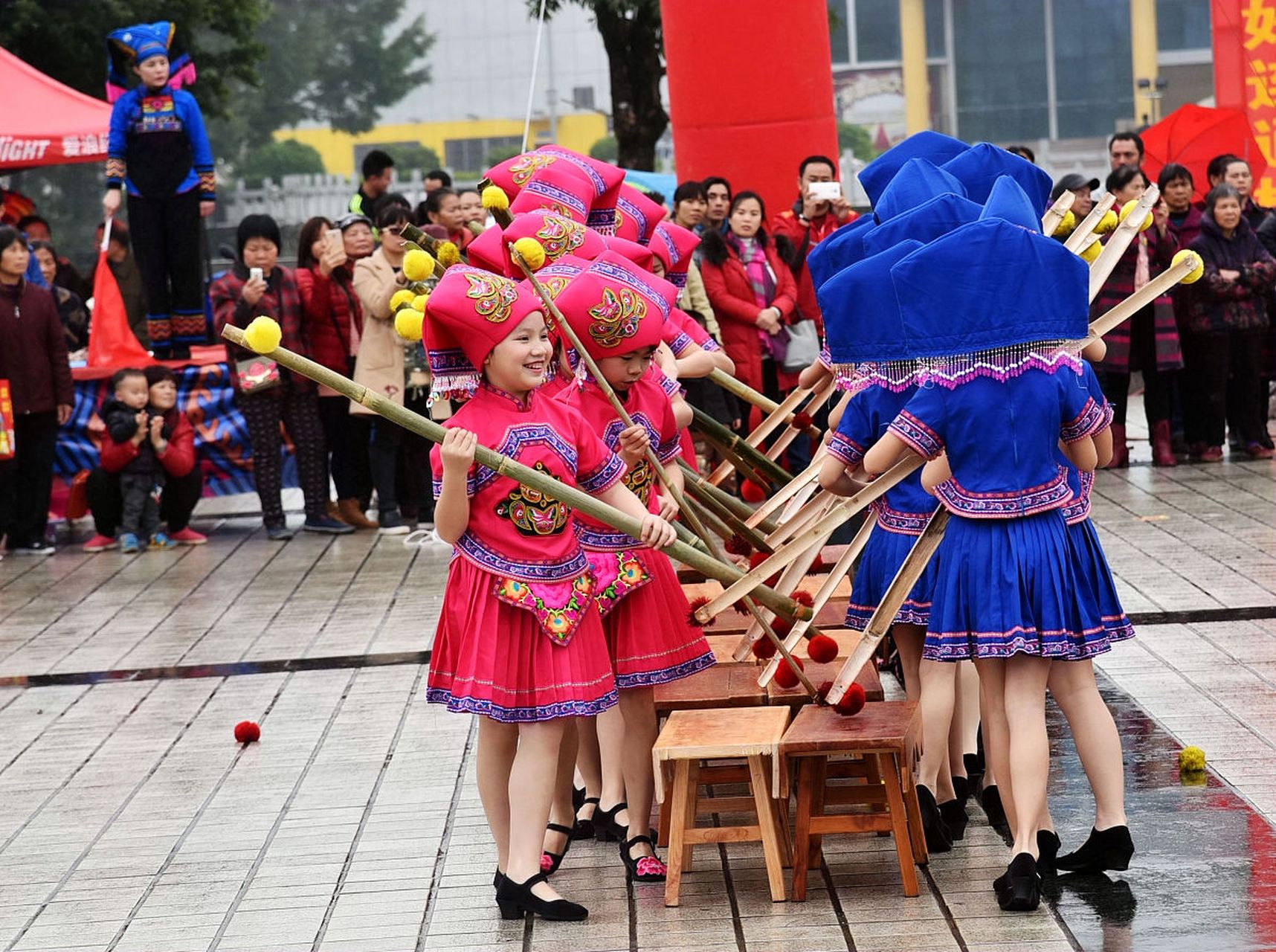 壮族三月三:是国家级非物质文化遗产名录之一,又称歌圩节,歌婆节或