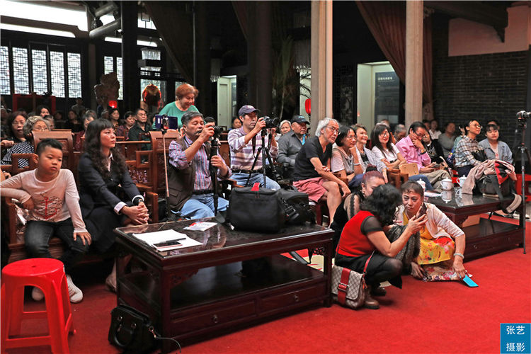 我14岁"歪打误撞"入梨园,舞台上唱足40年,梅花香自苦寒来