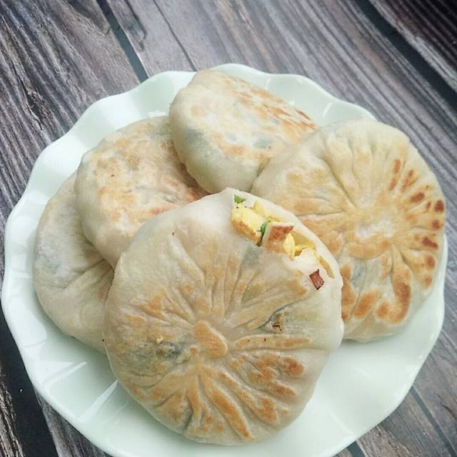 油菜鸡蛋豆腐馅饼,鲜香酥脆又营养,很过瘾