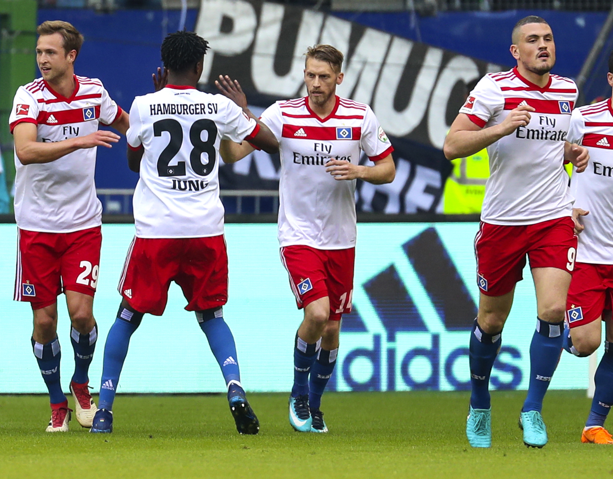 足球——德甲联赛:汉堡队降级(2)