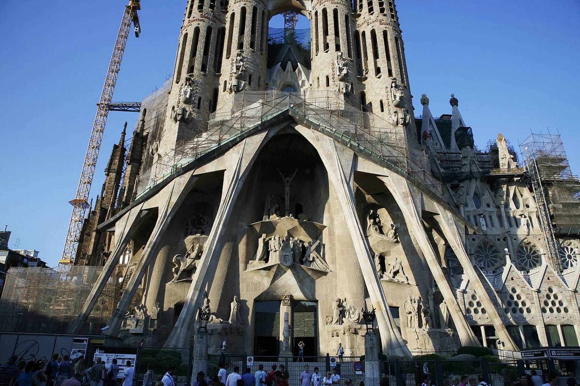 海外文旅# 墨西哥赎罪教堂 98(templo expiatorio)位于艺术博物馆