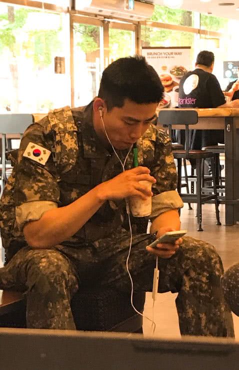 2pm玉泽演军队近况公开!韩网一致好评感叹好身材!