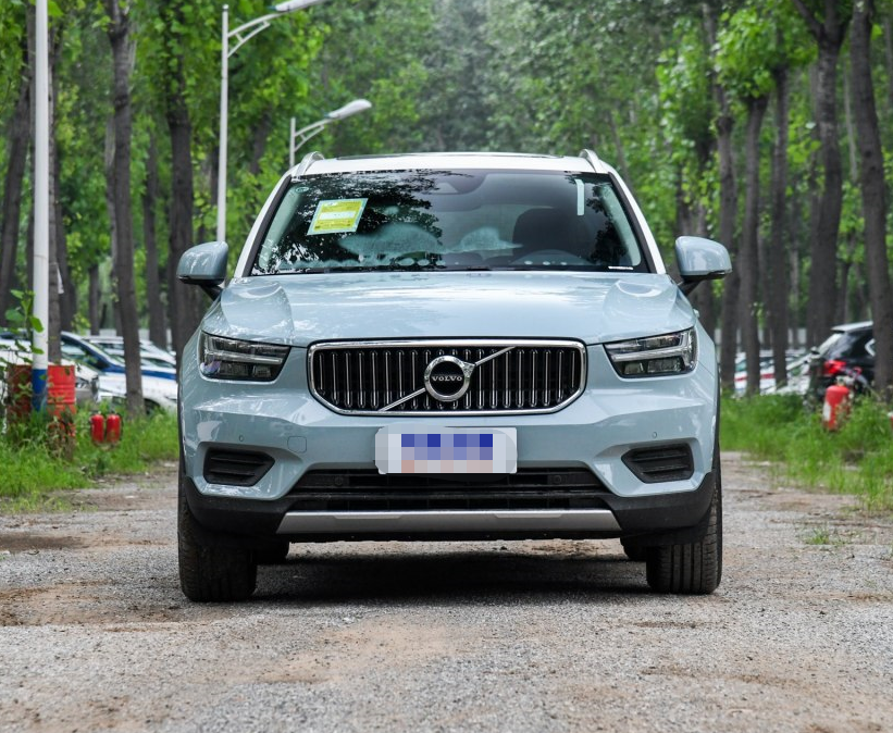 沃尔沃xc40-t4四驱子夜亚马逊蓝—沃尔沃汽车推出的紧凑型suv!