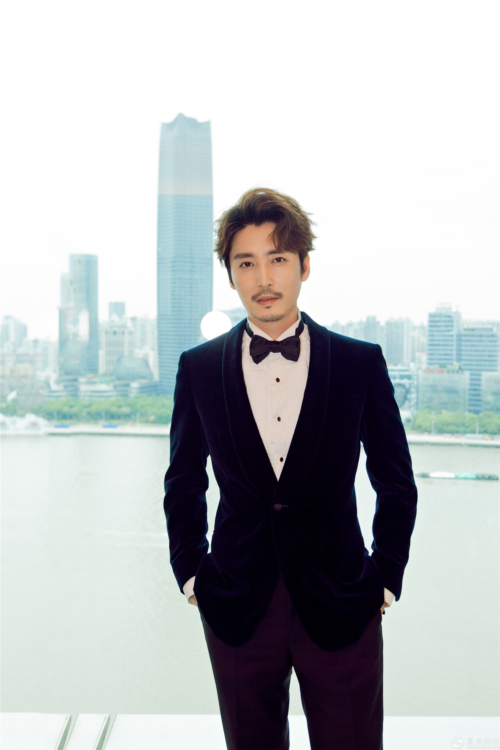 两人同演《白夜追凶》,一人曾与前妻撕逼,他却在拍戏时浪漫求婚