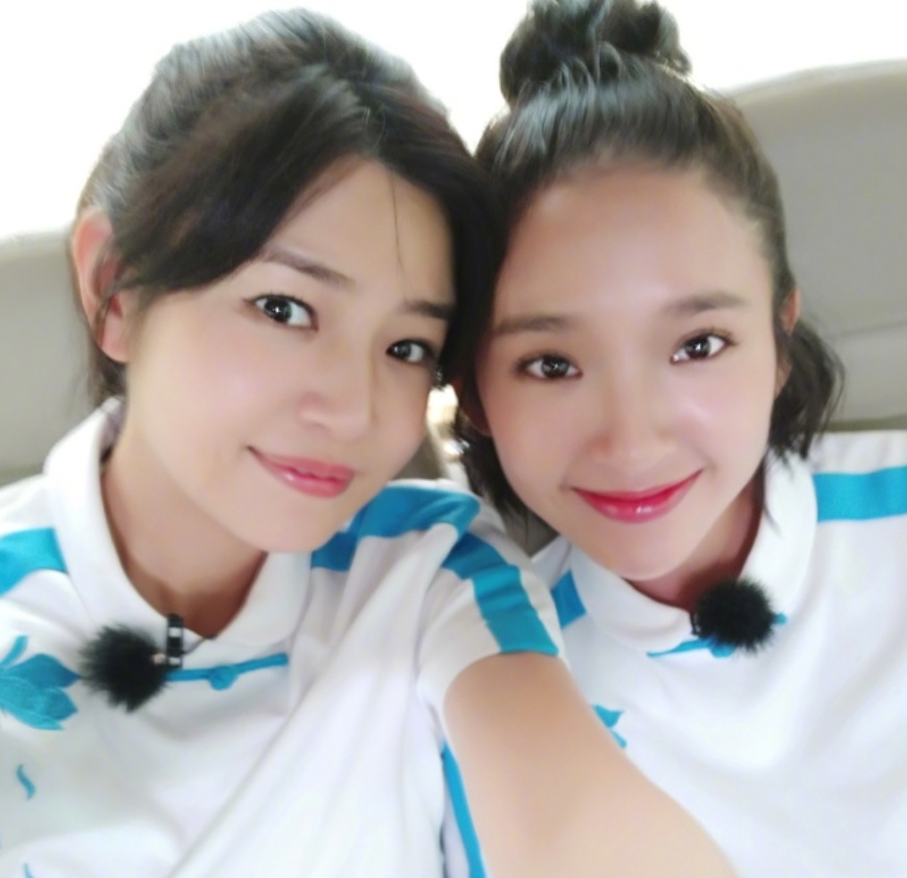 终于知道女星为何不敢和唐艺昕合影了,连赵丽颖都尴尬!