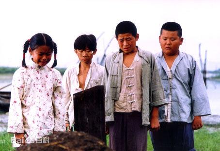 他是最丑的《小兵张嘎》嘎子哥,儿子颜值却完美逆袭,软萌可爱!