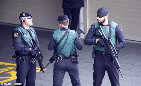 男子持刀闯入巴塞罗那警察局 被警方击毙