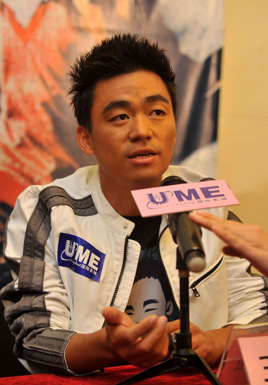 《hello,树先生》是一部由王宝强主演的电影,讲述了一个名为"树"的