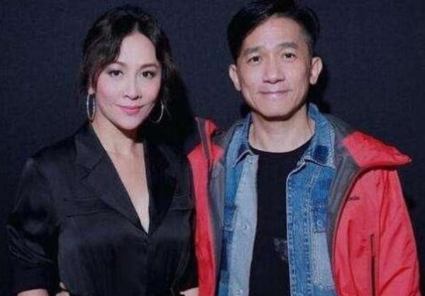 黎明晋亨参加香港公益金晚宴,刘嘉玲与徐子淇撞衫,气质更胜一筹