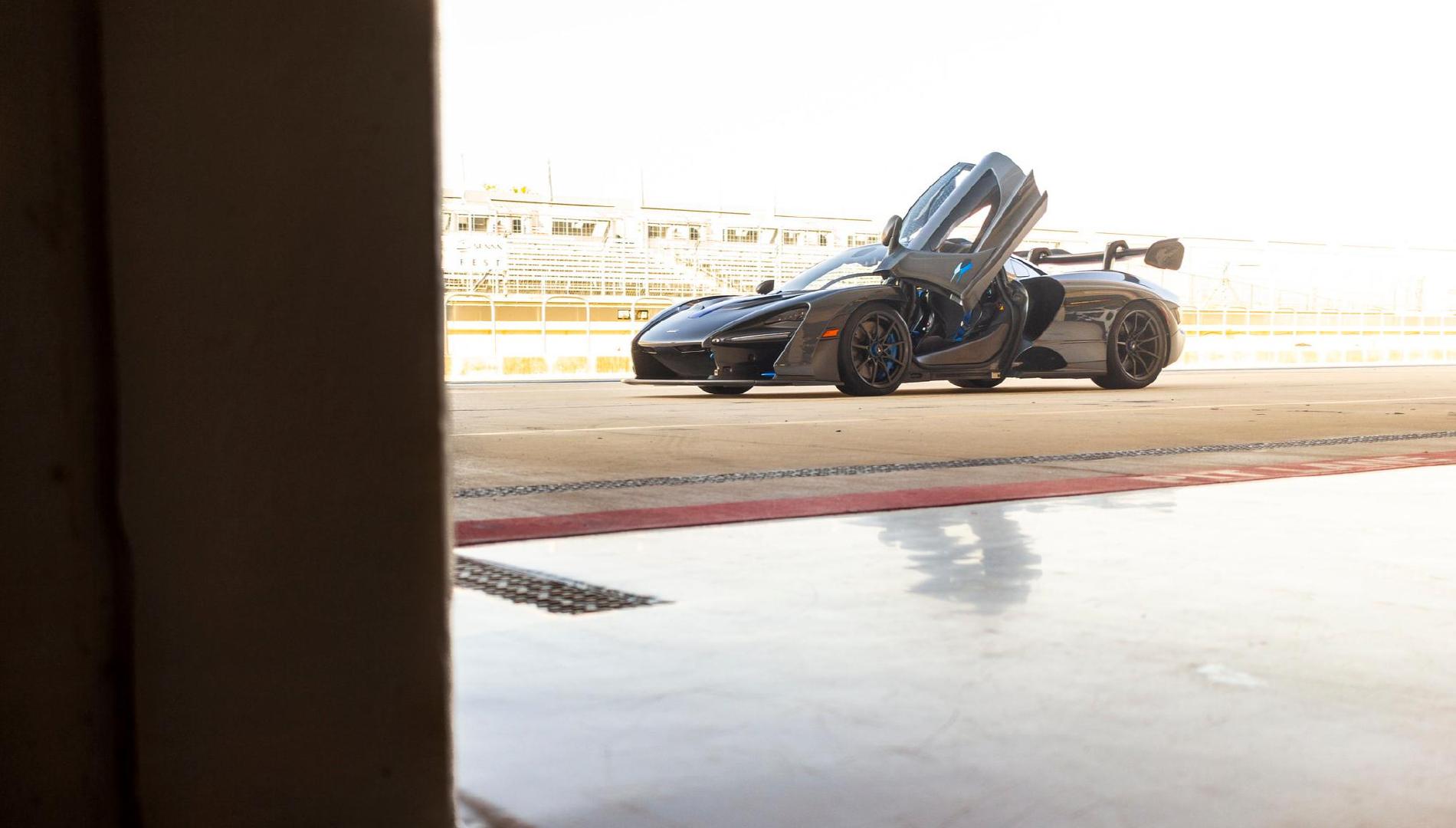 赛道利器,两台配色很赞的迈凯伦塞纳!