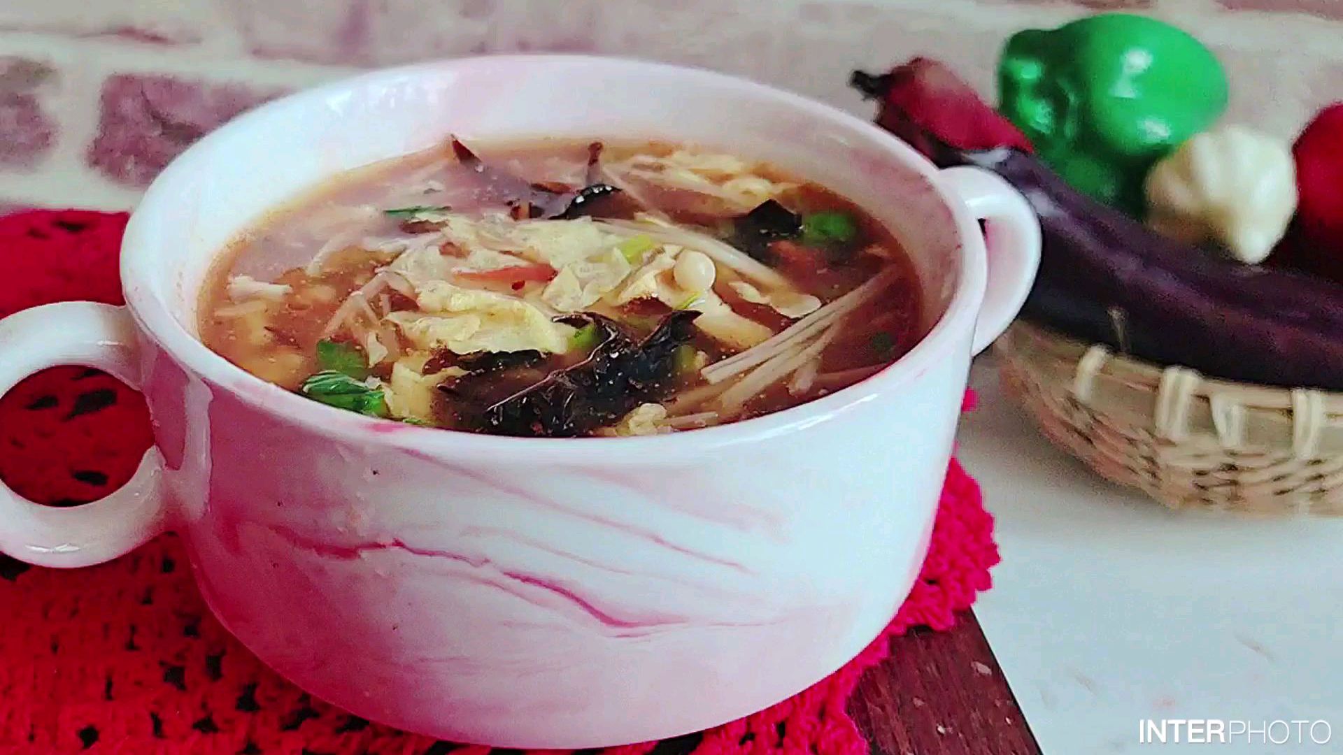 爽口又开胃,教你做家常酸辣汤~金针酸辣汤