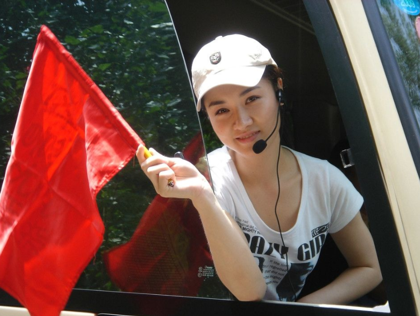 旅行中漂亮女导游更多,而且大部分都是单身,司机这样说!