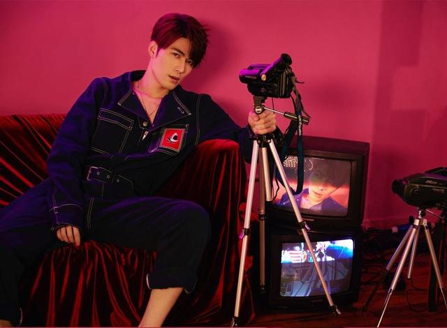 陈学冬最新杂志大片 化身街头少年酷劲十足