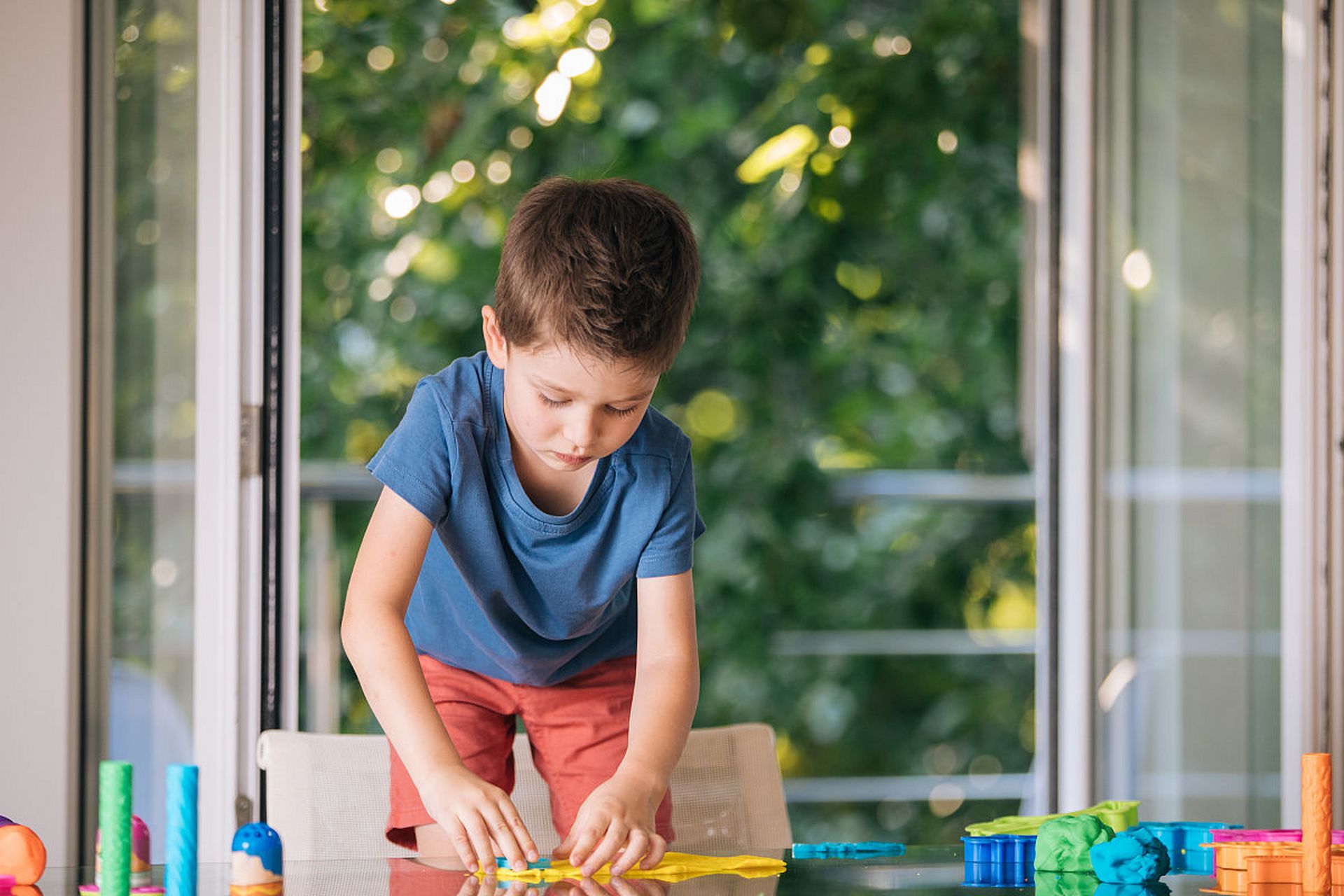 在当今社会,培养孩子的独立自主意识显得尤为重要.