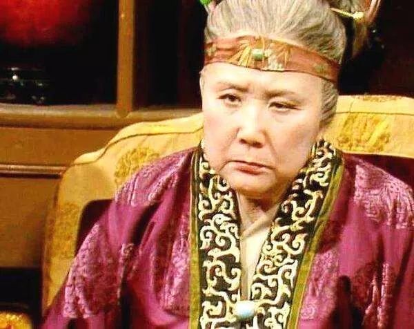 中秋节讲笑话,贾赦拿贾母说事,到底有何用意