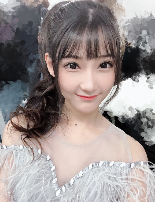 琪琪真的是超级可爱有木有,满满的二次元萌妹气质,简直美得不要不要